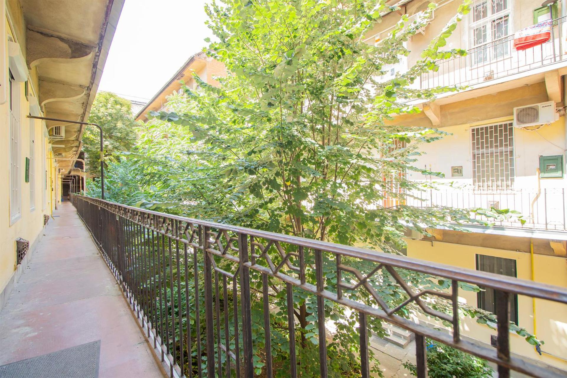 Cozy Apartment In Akacfa Street Budapest Exterior photo