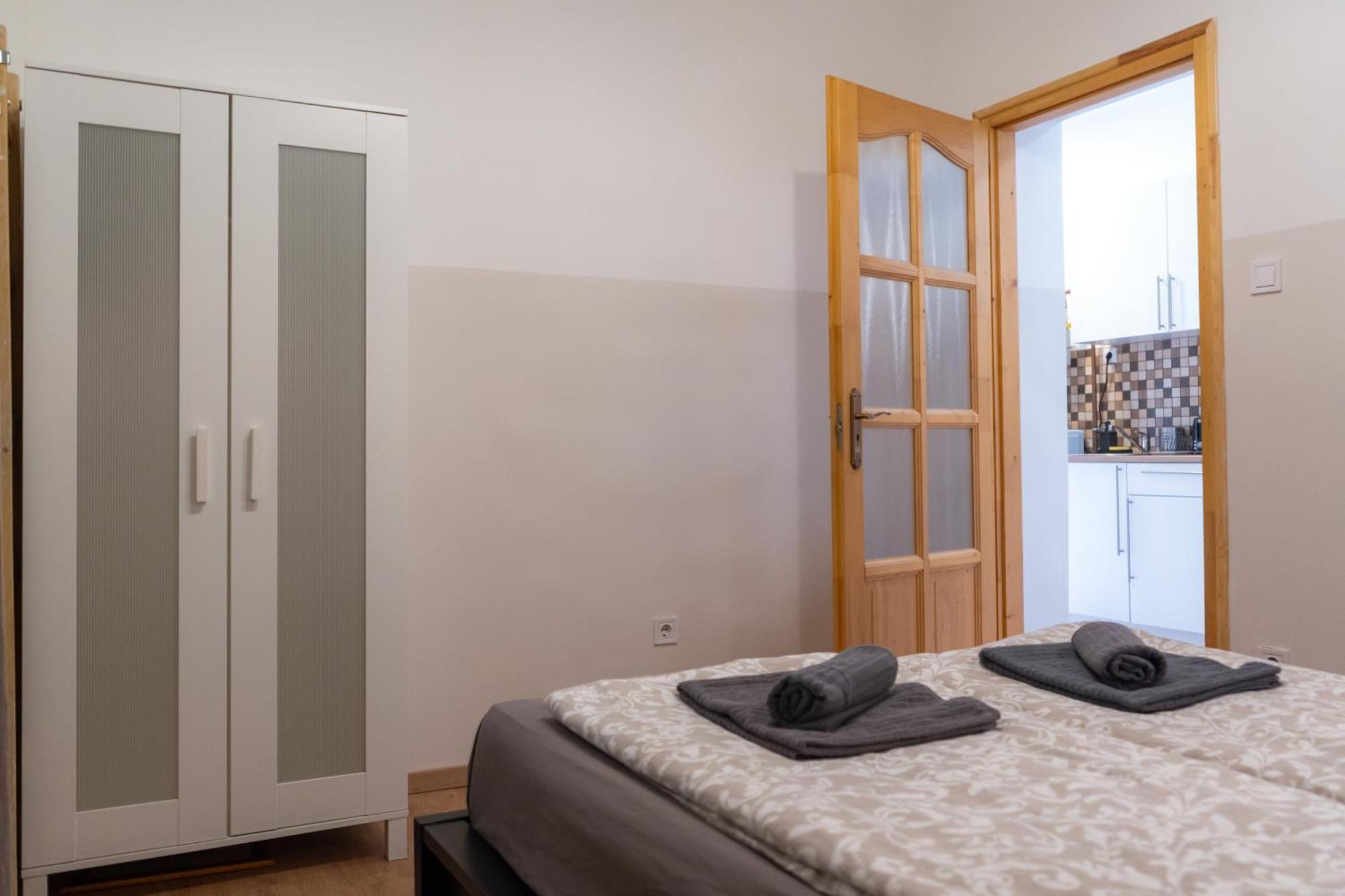 Cozy Apartment In Akacfa Street Budapest Exterior photo