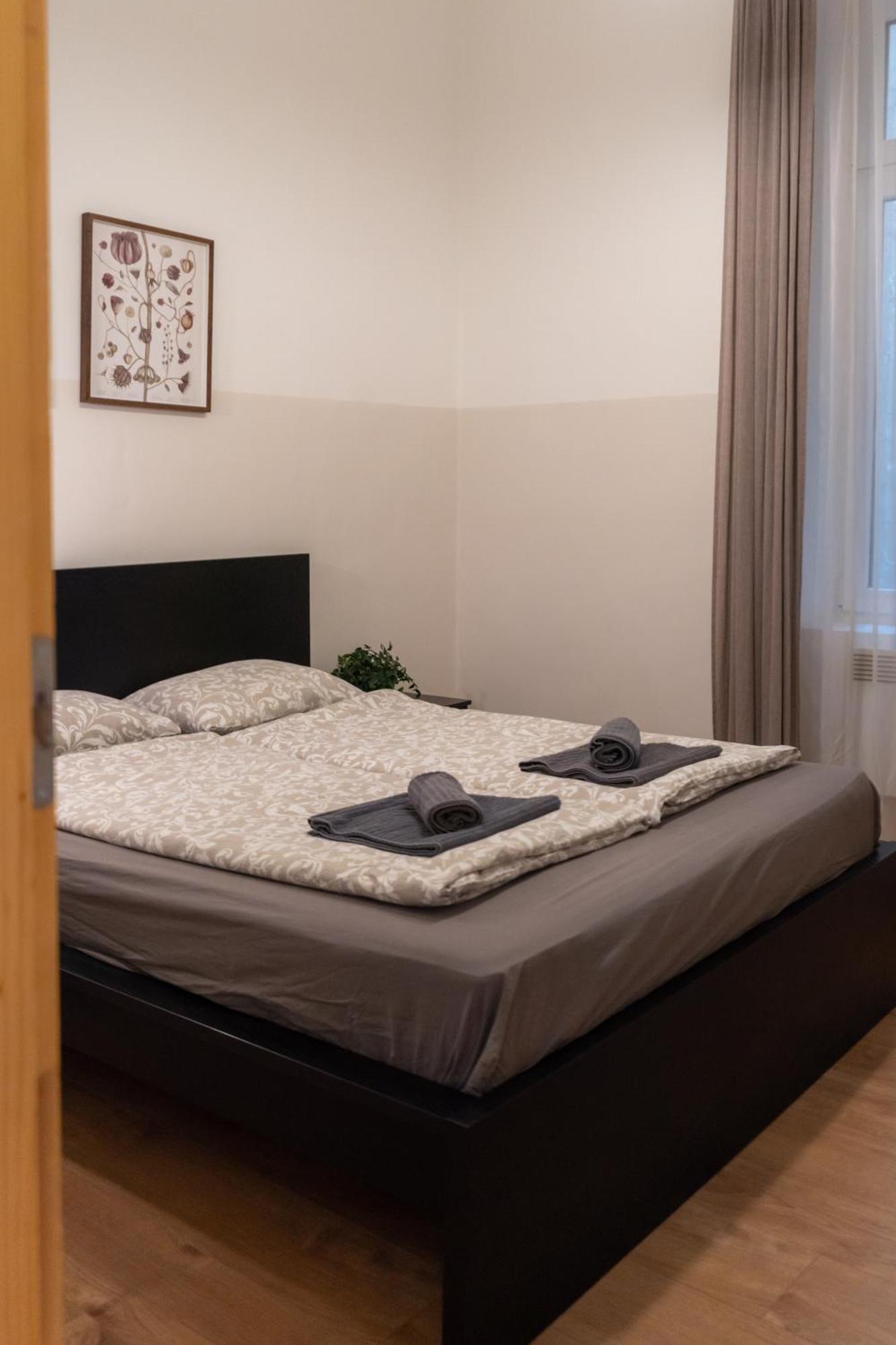 Cozy Apartment In Akacfa Street Budapest Exterior photo